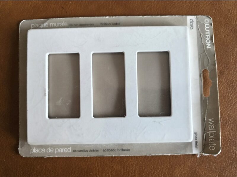 Placa de pared LUTRON 3 espacios