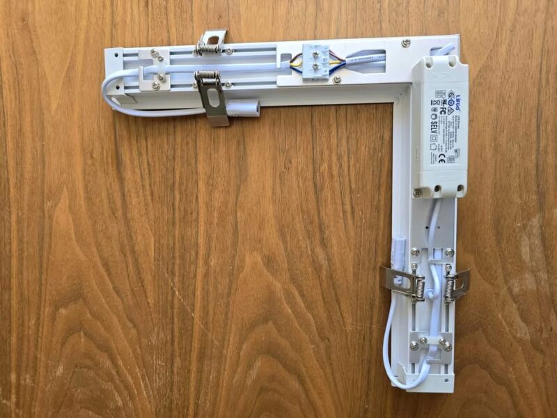 Lampara Illux TL 1516.B30 para empotrar en plafon.